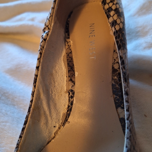 Nine West snakeskin pointy pumps 7 M - Picture 7 of 9